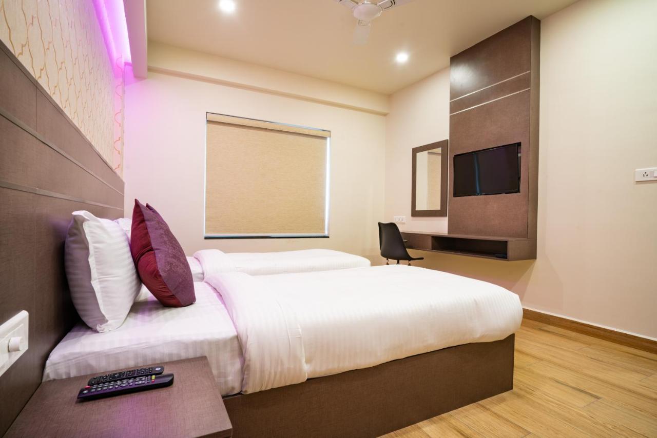 Hotel Lavender Infopark Kochi Exterior foto