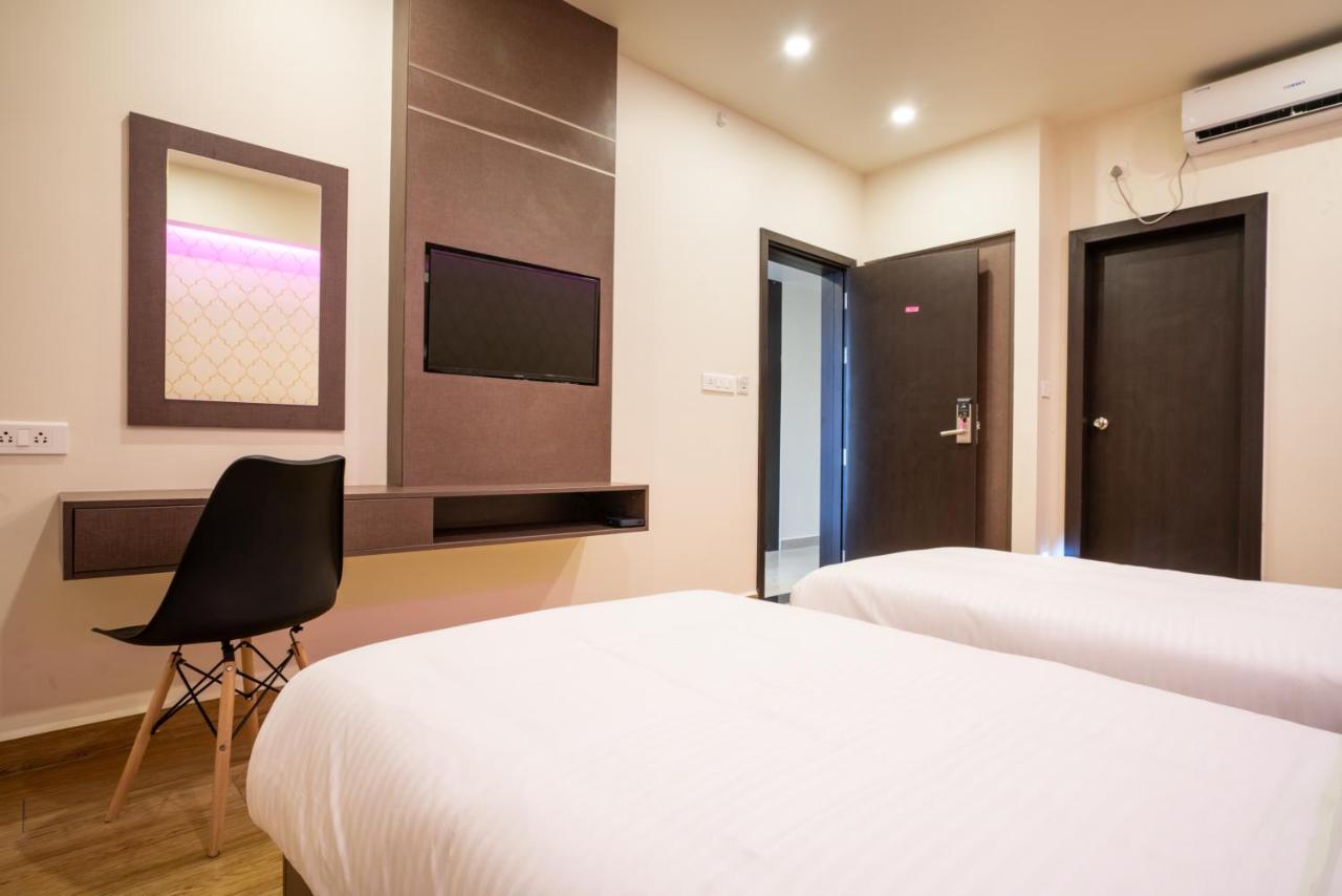 Hotel Lavender Infopark Kochi Exterior foto