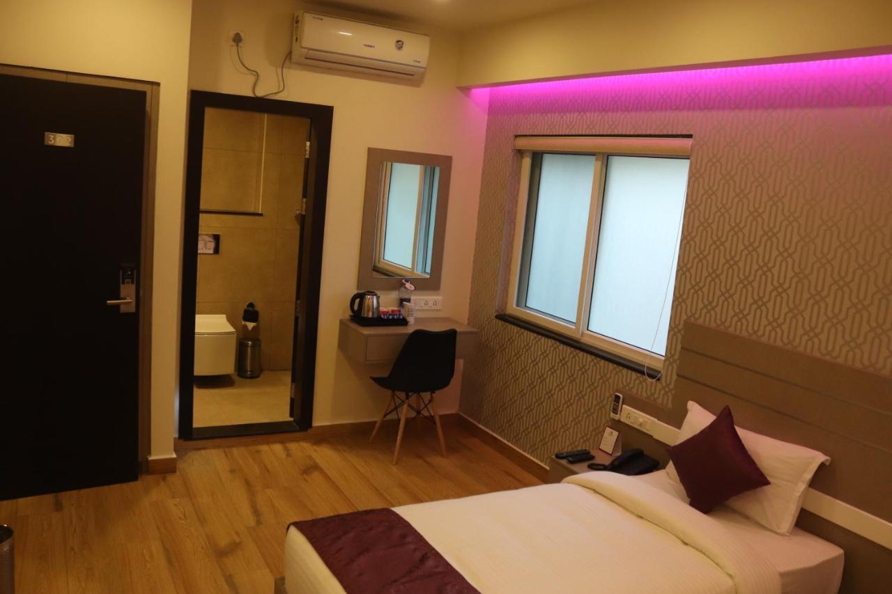 Hotel Lavender Infopark Kochi Exterior foto