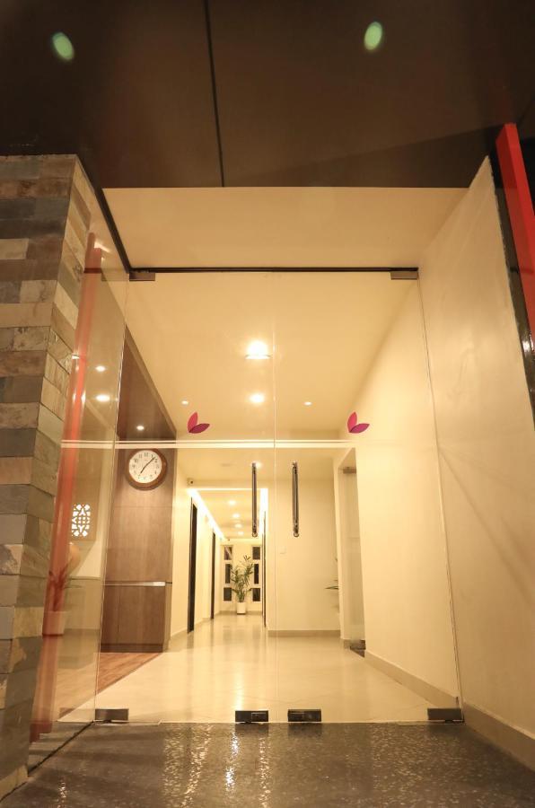 Hotel Lavender Infopark Kochi Exterior foto